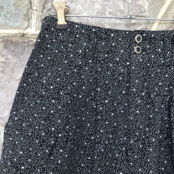 Vintage 80’s fun high waisted shorts - Picture 4 of 7